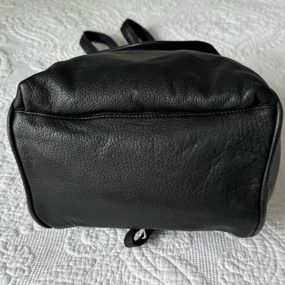Canyon Outback Black Leather Women's Backpack or Shoulder - Picture 3 of 9
